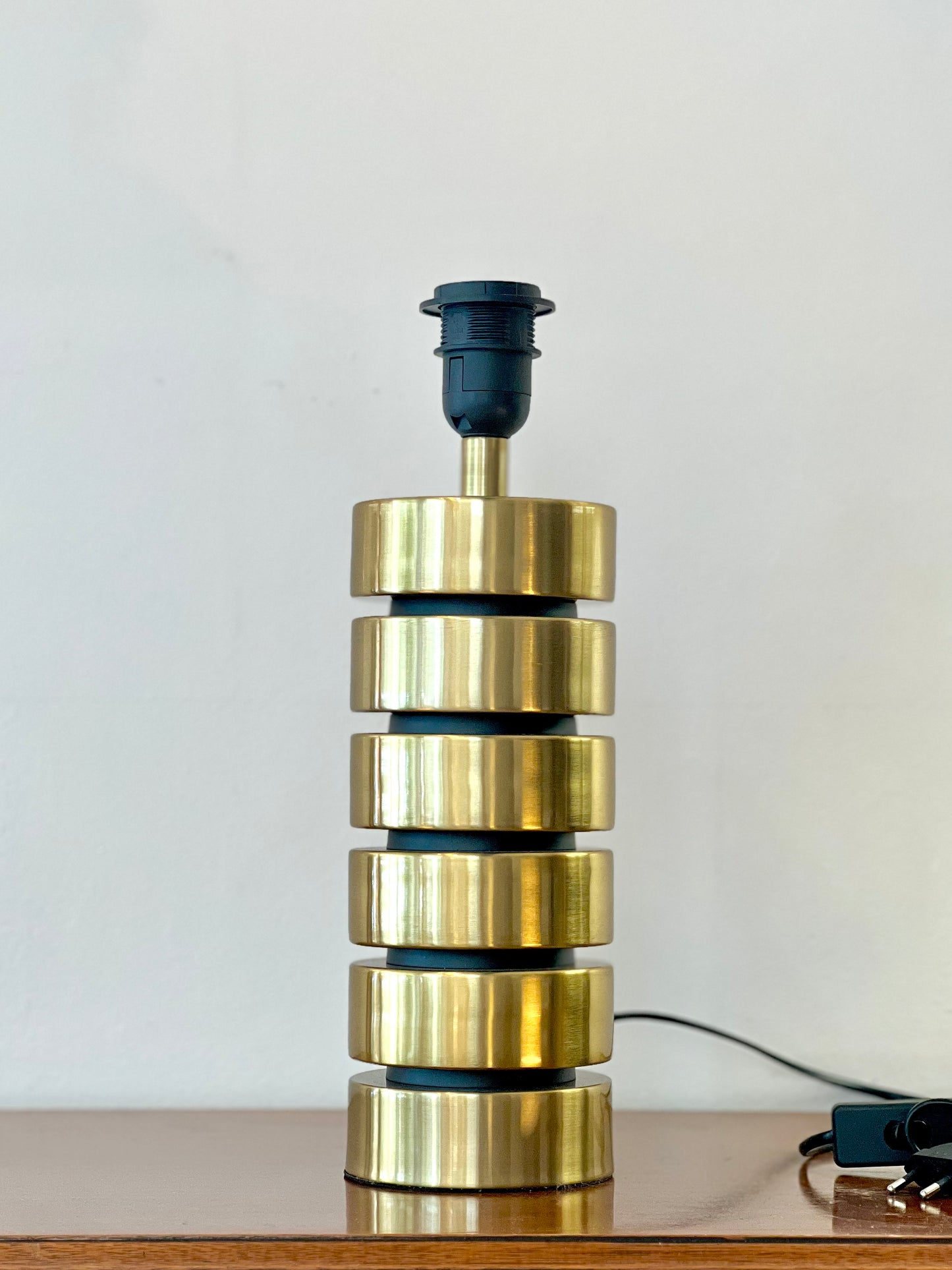 Vero Metallic Lamp Base