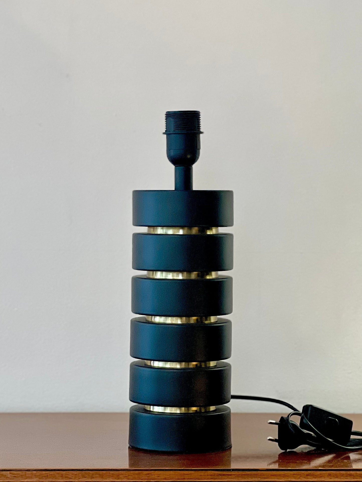 Vero Metallic Lamp Base